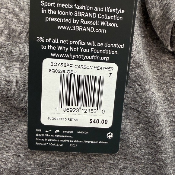 Nike Boys Gray and Black T-Shirt and Shorts - Picture 5 of 6